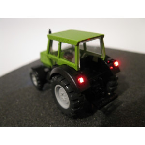 Schönwitz 50041 Deutz Fahr tractor met verlichting H0