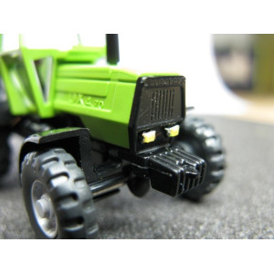 Schönwitz 50041 Deutz Fahr tractor met verlichting H0